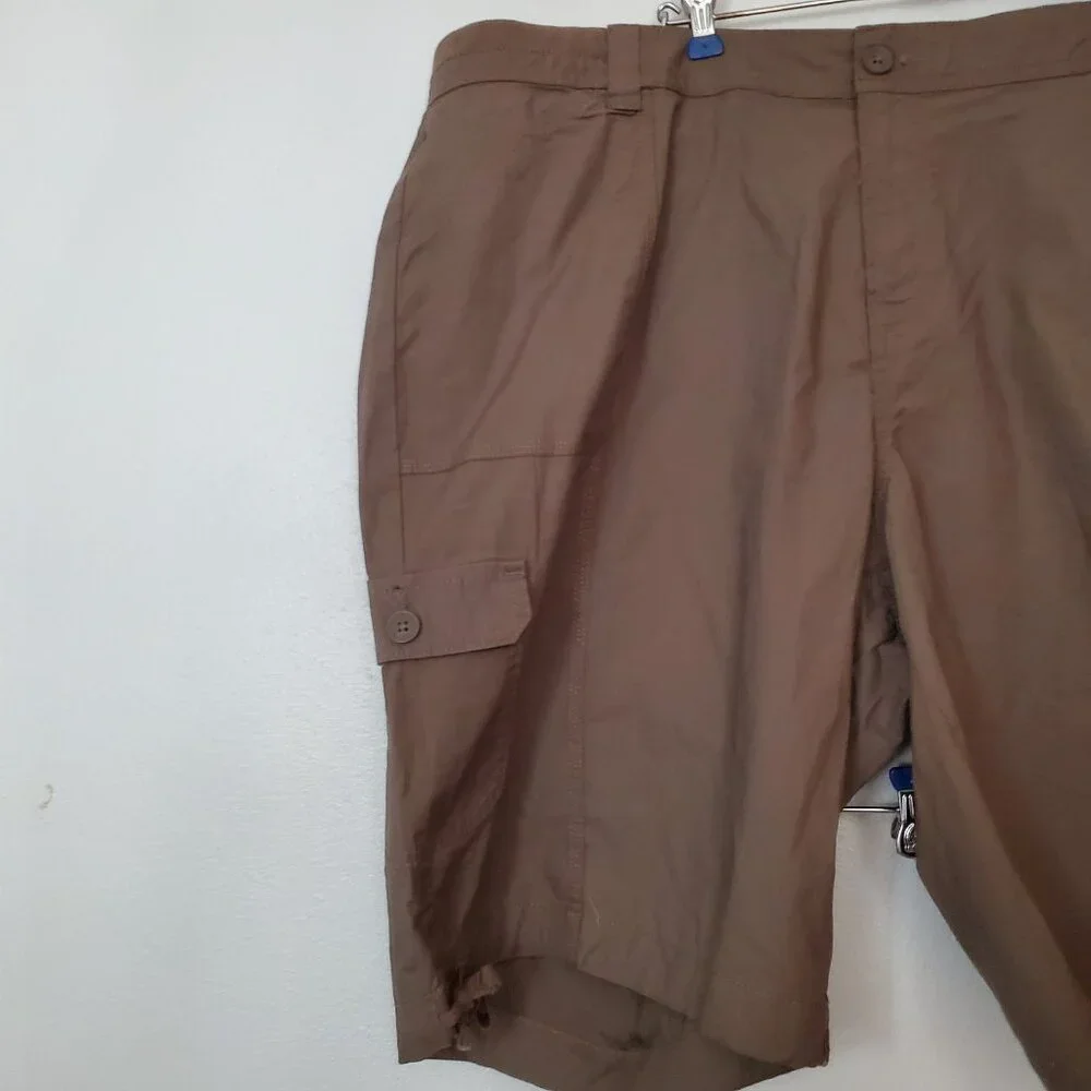 Women's Plus Size Bemuda Shorts 24W Set of 2 White A3 & Green St Johns Bay